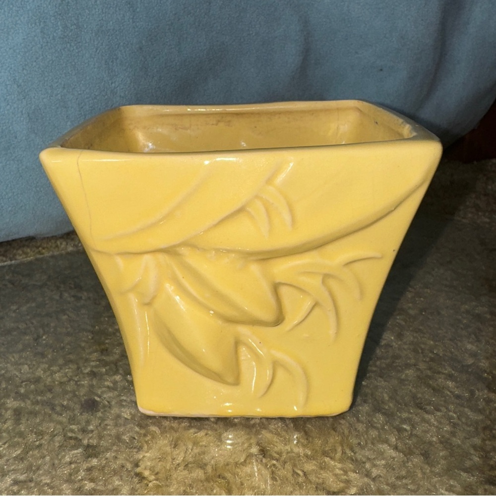 Wonderful Vintage McCoy Yellow Figs and Leaves Ceramic Planter
